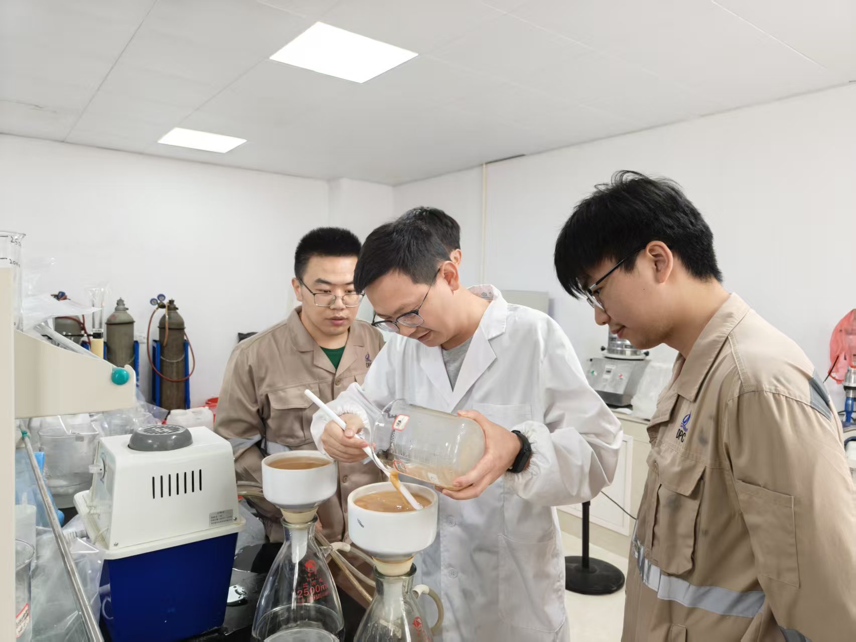 扎根锂业，攻坚路上让&ldquo;锂&rdquo;想花开｜太阳成锂业研发部90后工程师徐苗